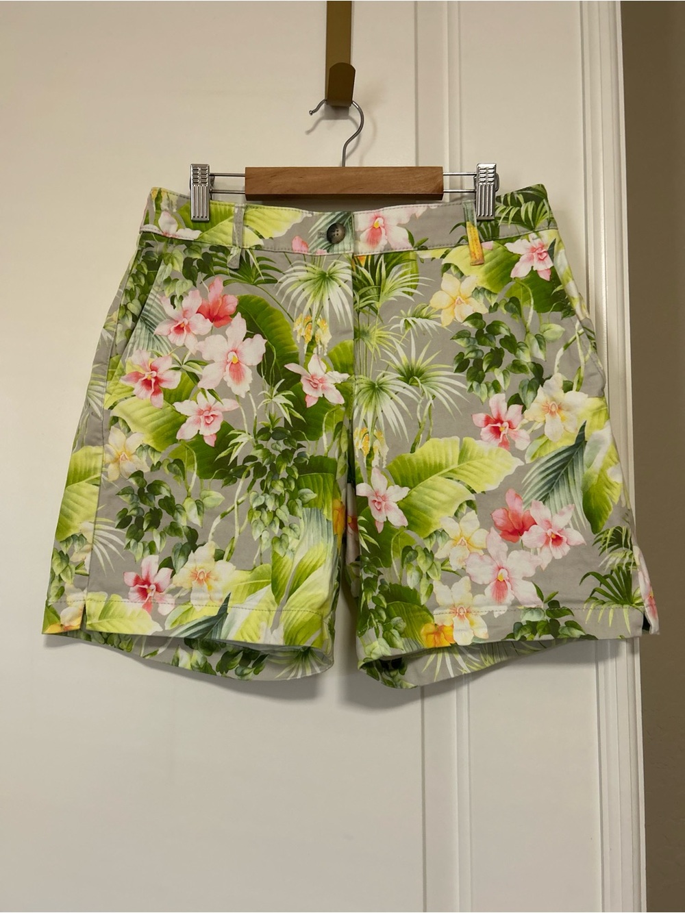 🌺🌼🌸Tommy Bahama Hawaiian  Tropical Floral Bermuda Shorts 🌸🌼🌺 - Picture 12 of 13